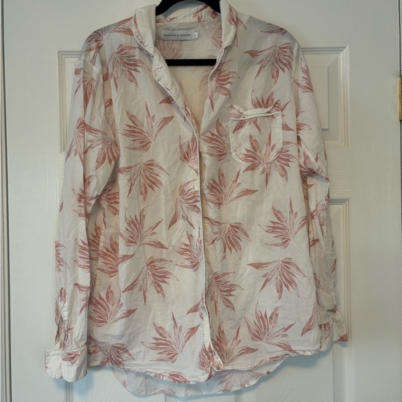 DESMOND & DEMPSEY Deia Print Pajamas Top - Picture 4 of 9